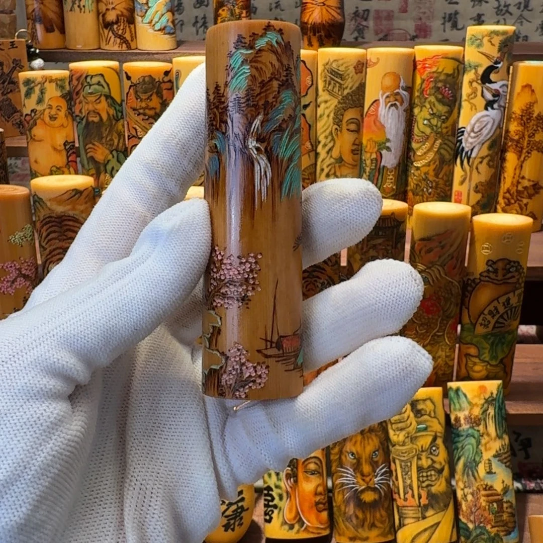 鲁***王竹老蔡重彩山水红皮