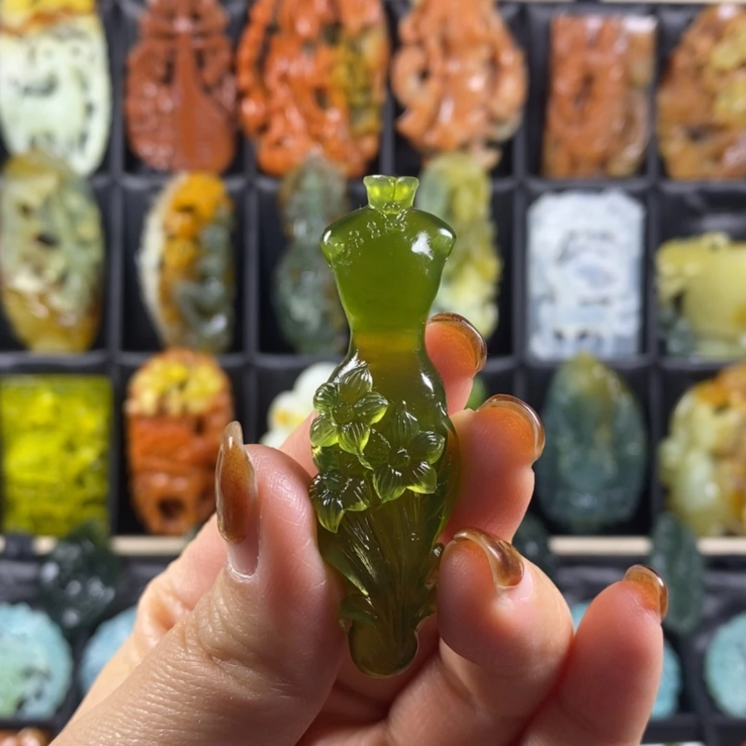 蛇纹石玉颈饰合金