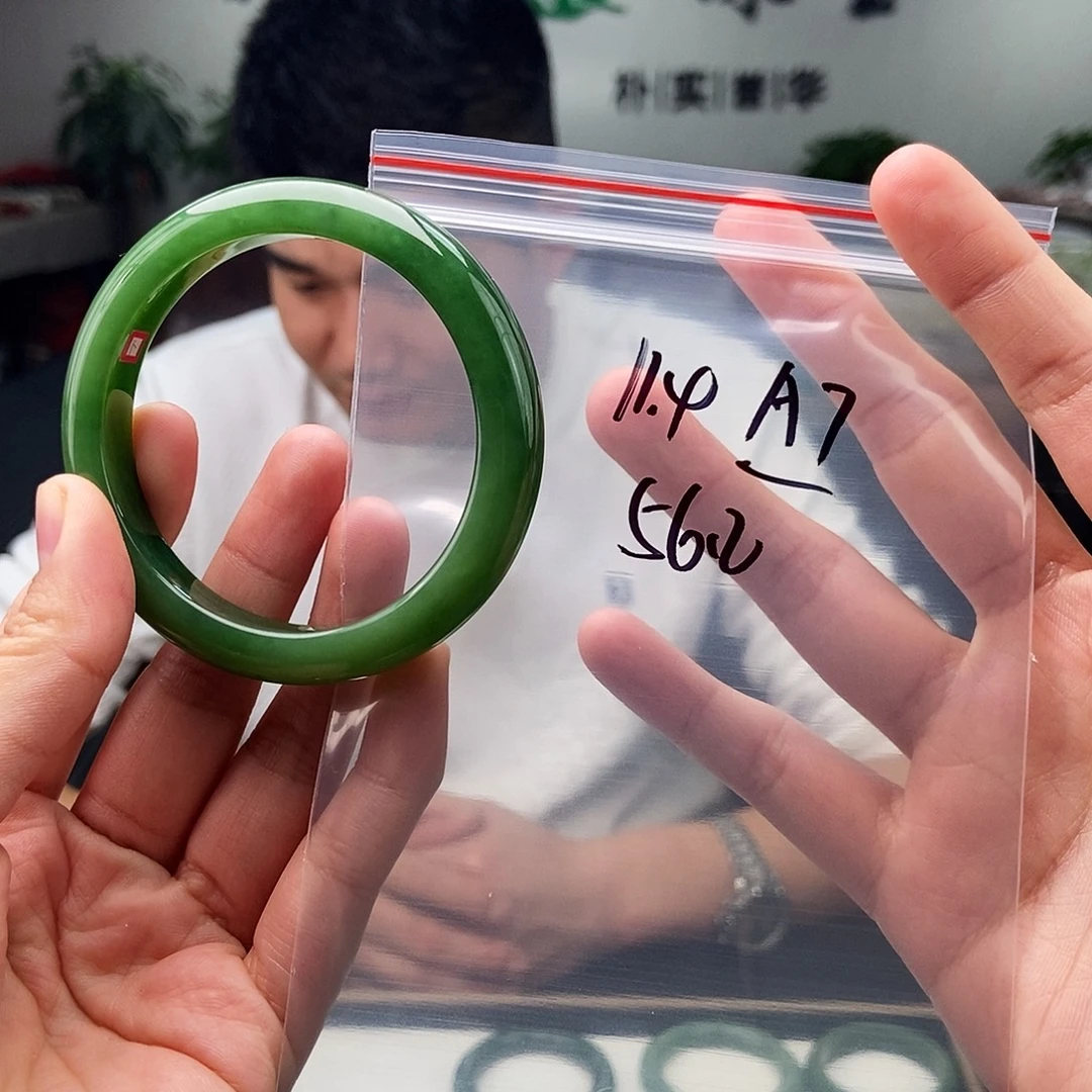 和田玉未镶嵌手镯拍一发一