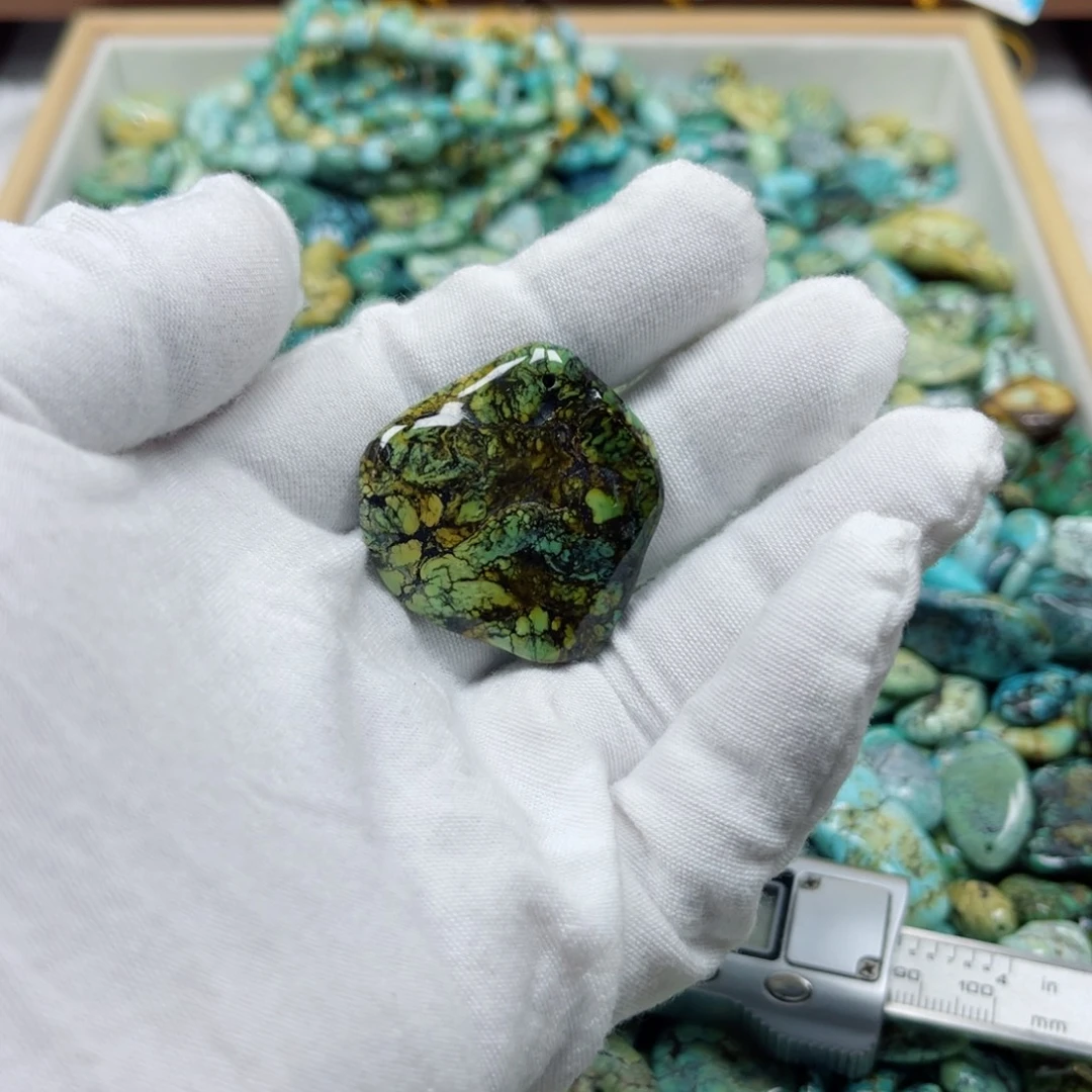 绿松石未镶嵌挂件