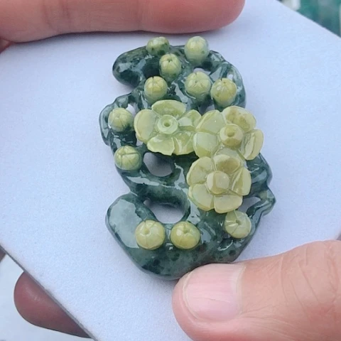 独山玉颈饰未镶嵌苏****洗