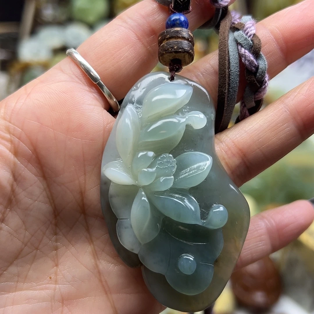 岫玉未镶嵌颈饰花玉原皮雾霾蓝莲花