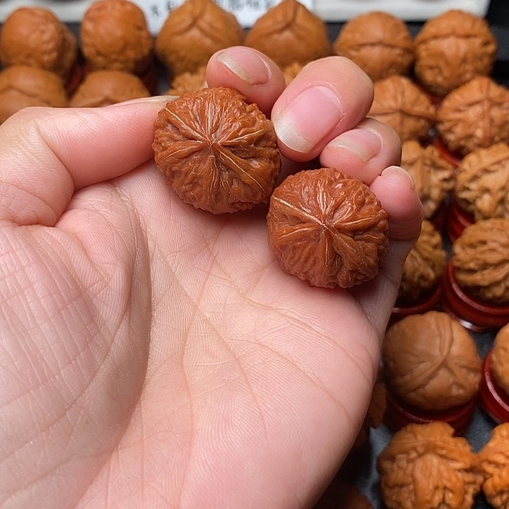 文玩核桃吊坠六棱