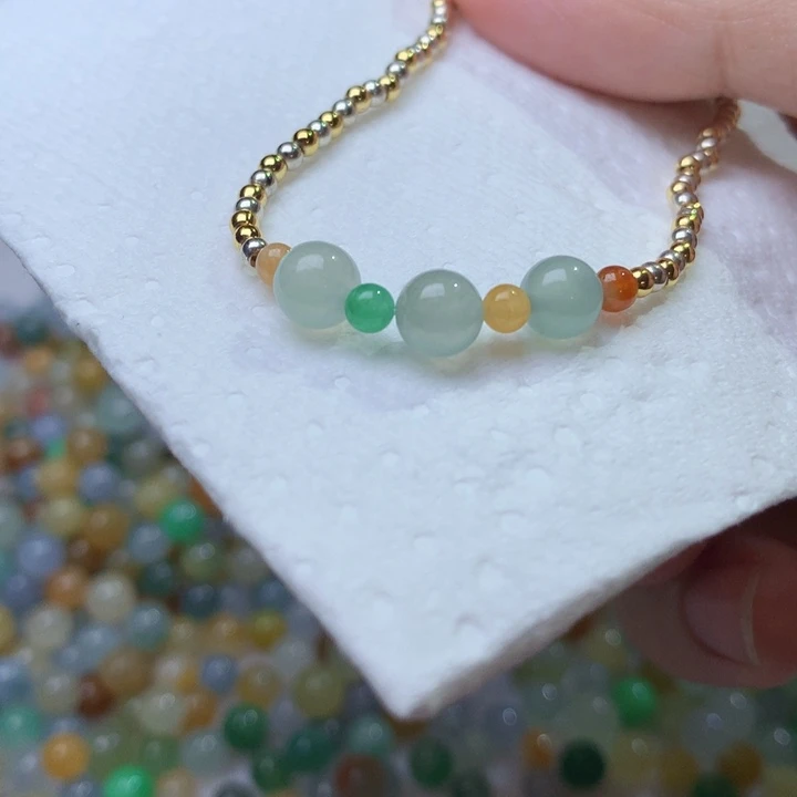 翡翠颈饰未镶嵌起胶