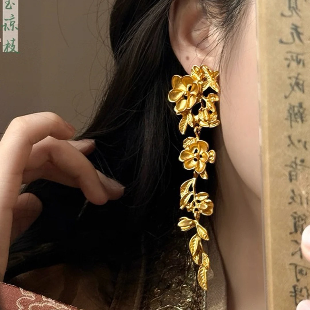 合金耳饰 无耳洞国潮新中式氛围感金属花朵长流苏螺旋夹