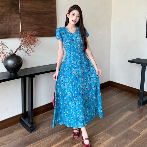 【运补6-8】扎染刺绣气质v领碎花显瘦度假风小众设计感连衣裙8236#A