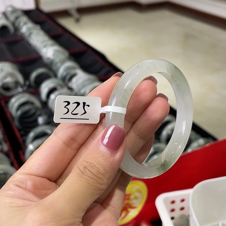 未镶嵌手镯石英岩玉