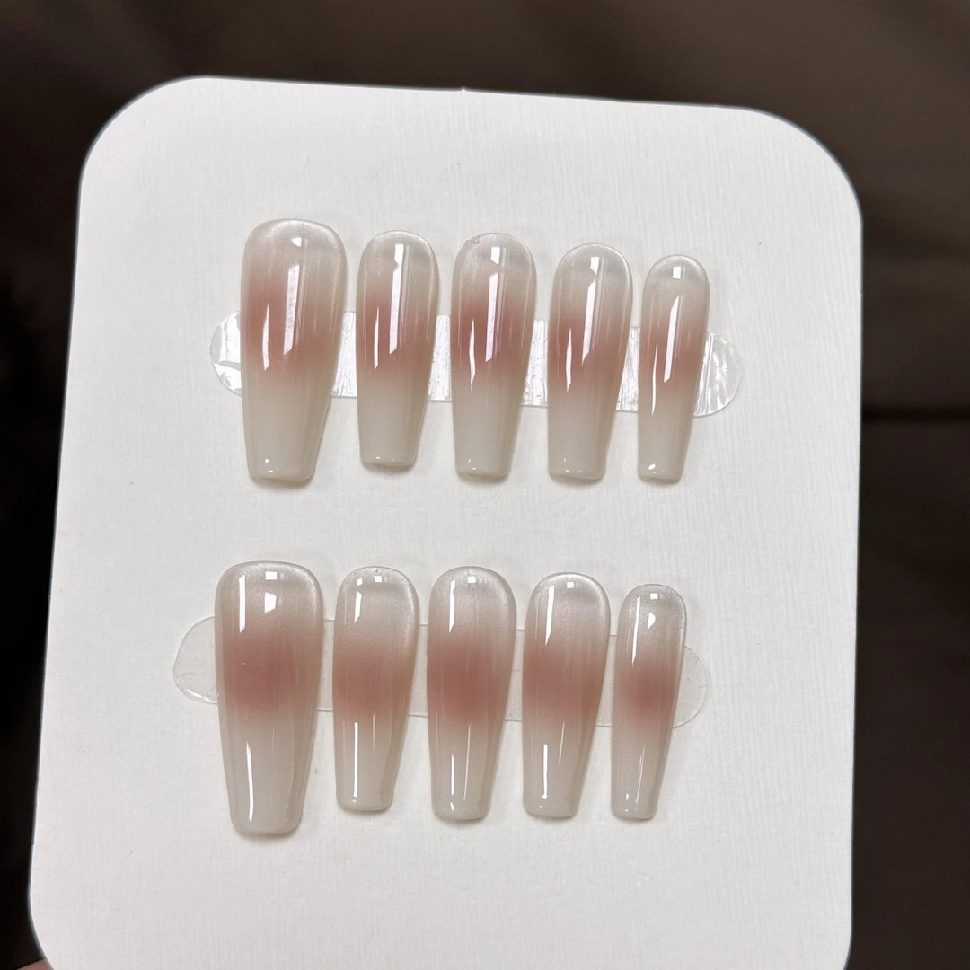 喷腮红奶白色渐变纯欲风纯手工穿戴甲