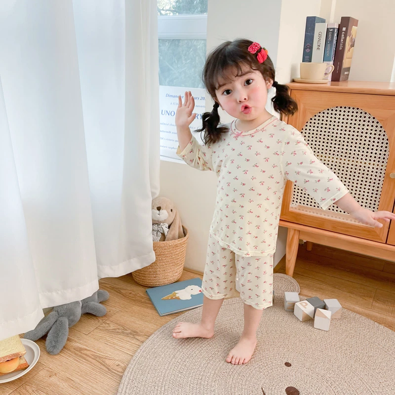 E04  儿童莫代尔家居服套装 米黄碎花
