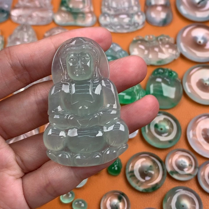 翡翠挂件未镶嵌….