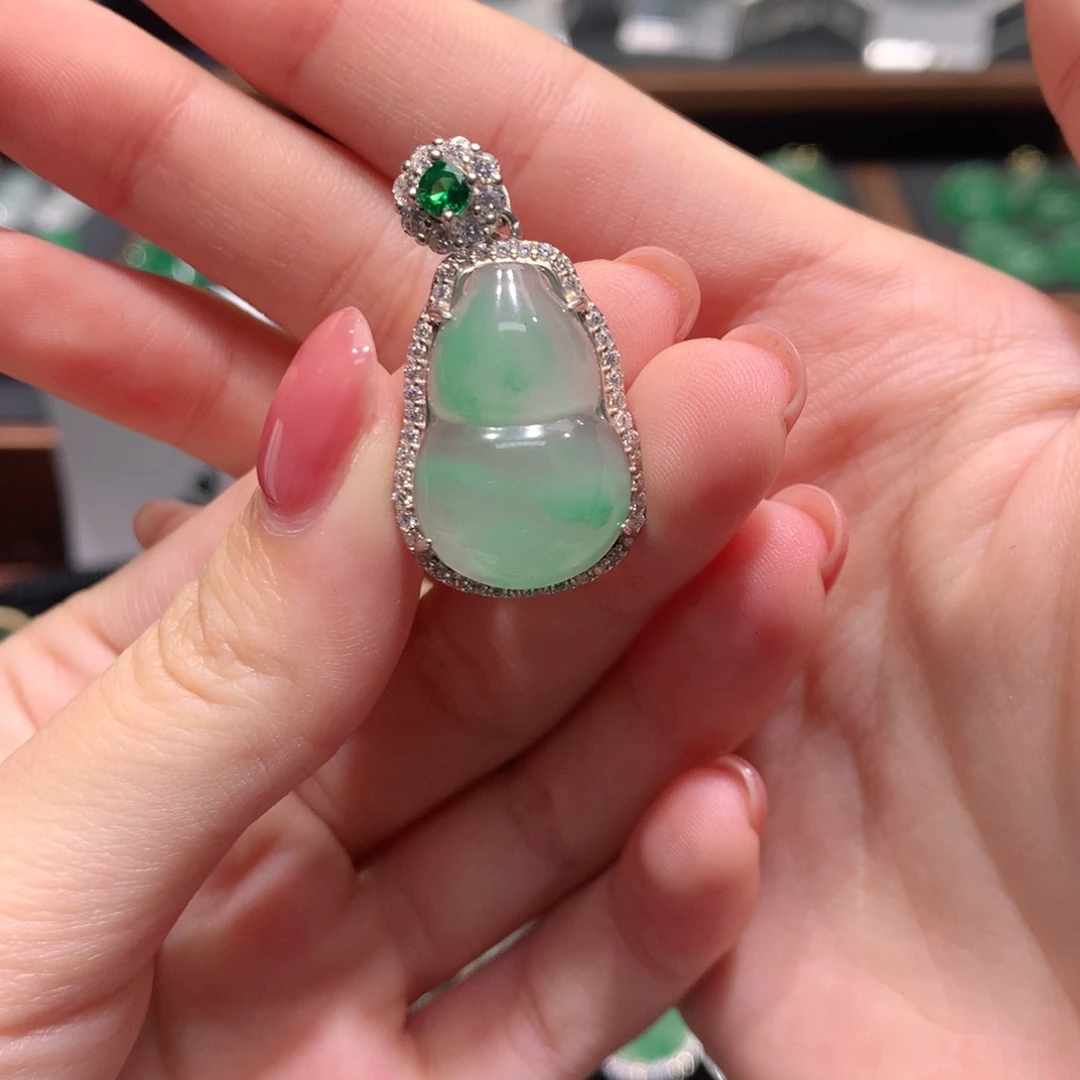 石英质玉（非洲翠）银S925镶嵌颈饰胡*葫芦