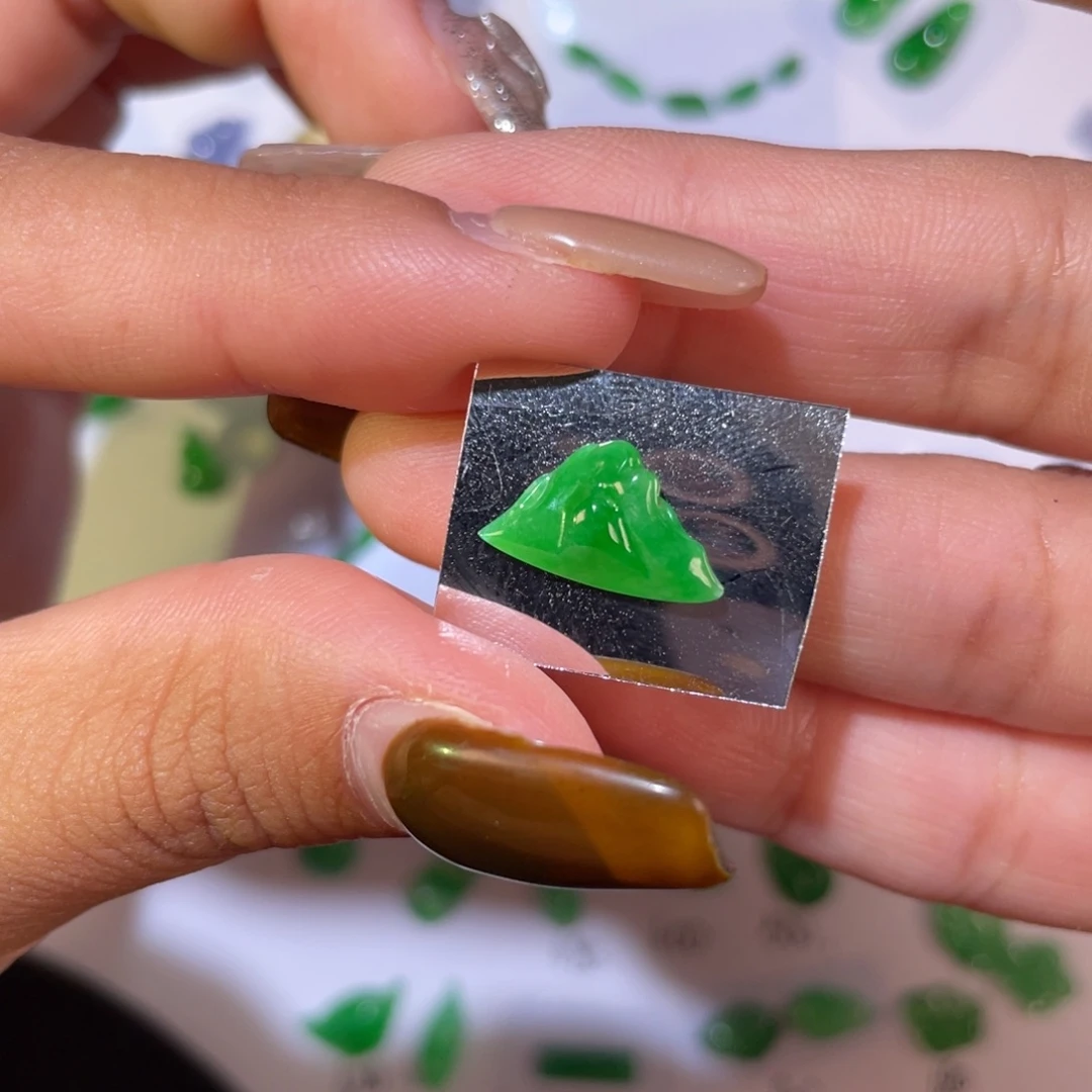 翡翠未镶嵌颈饰裸石