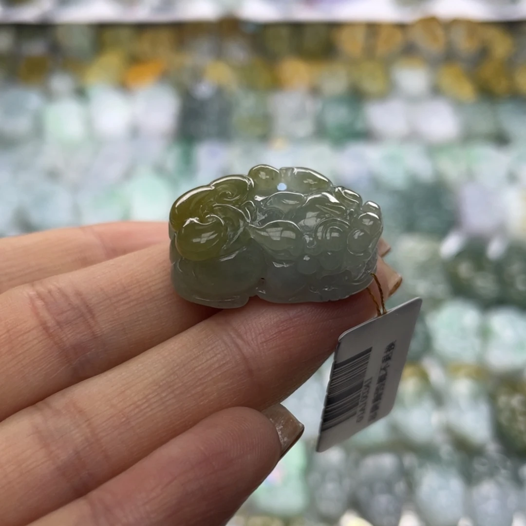 翡翠未镶嵌颈饰貔貅