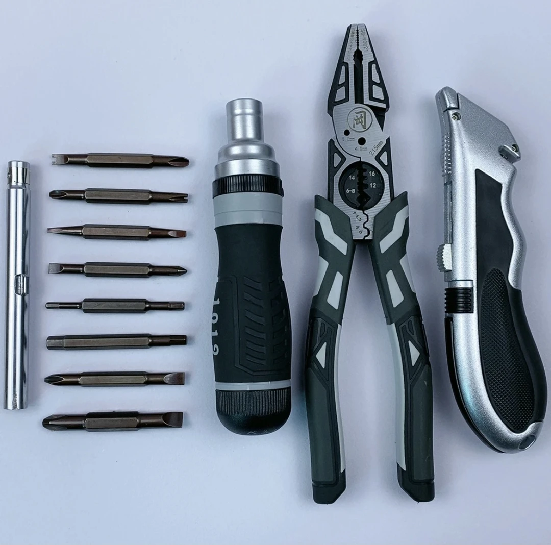 多功能组合工具四件，多功能钳子、多功能螺丝刀、多功能美工、刀片一