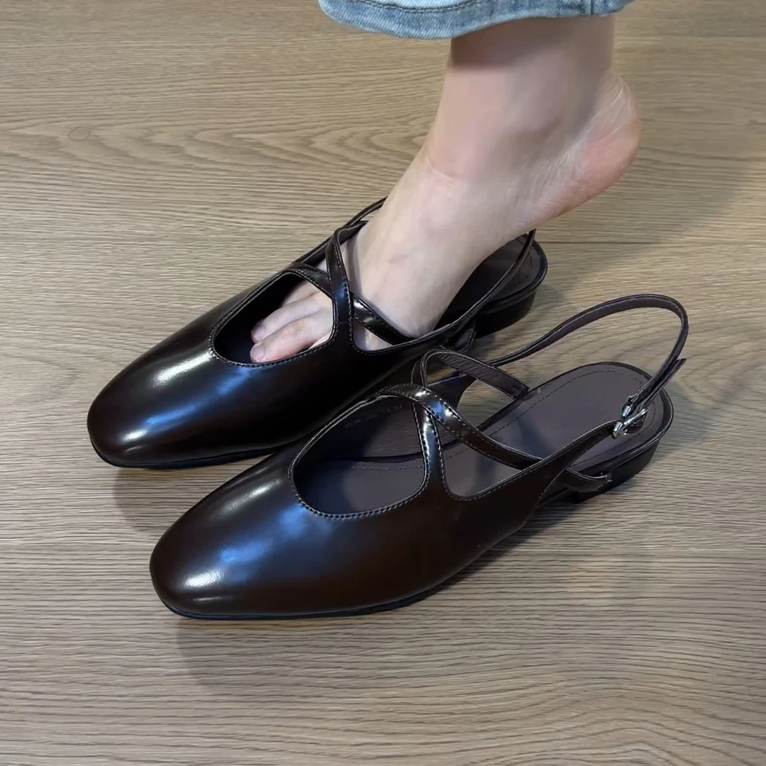 2025年夏季新款度假复古平跟交叉凉拖鞋气质简约包头凉鞋外穿女款