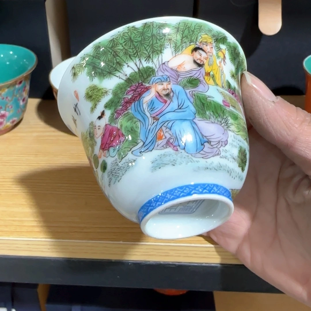 瓷片瓷器上还写满红花绿