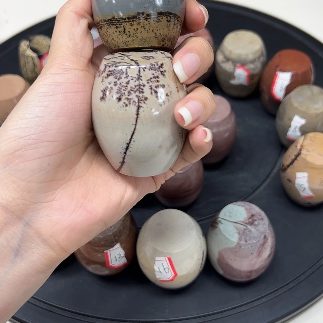 广西石小*江国画石盖置