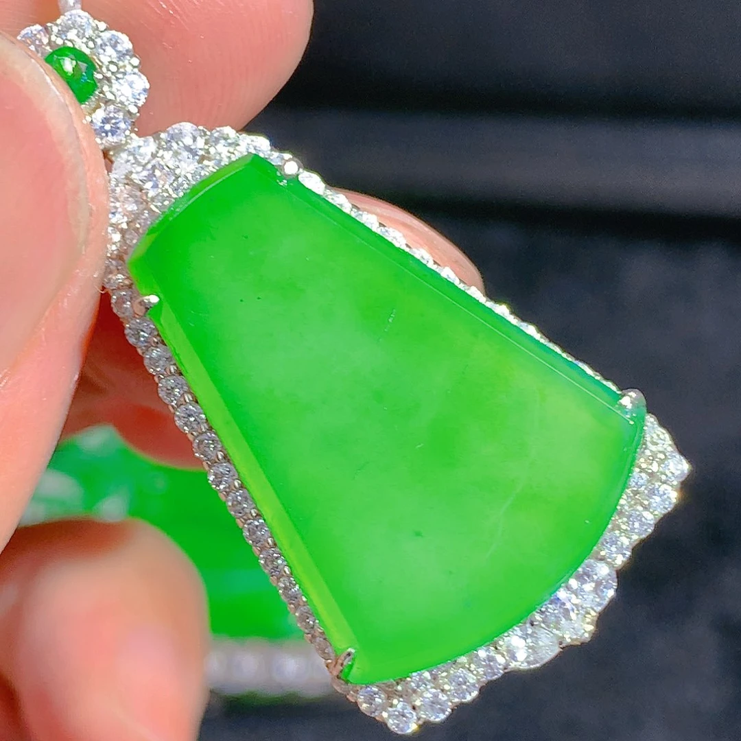 翡翠颈饰银S925镶嵌吊坠