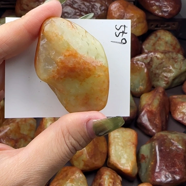 透闪石质玉未镶嵌珠宝奇石