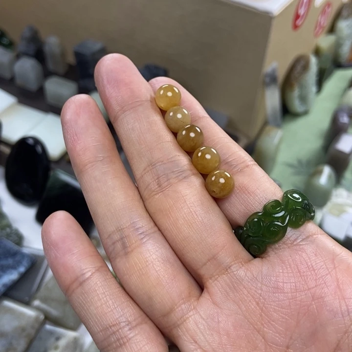 未镶嵌和田玉珠宝半成品一***°
