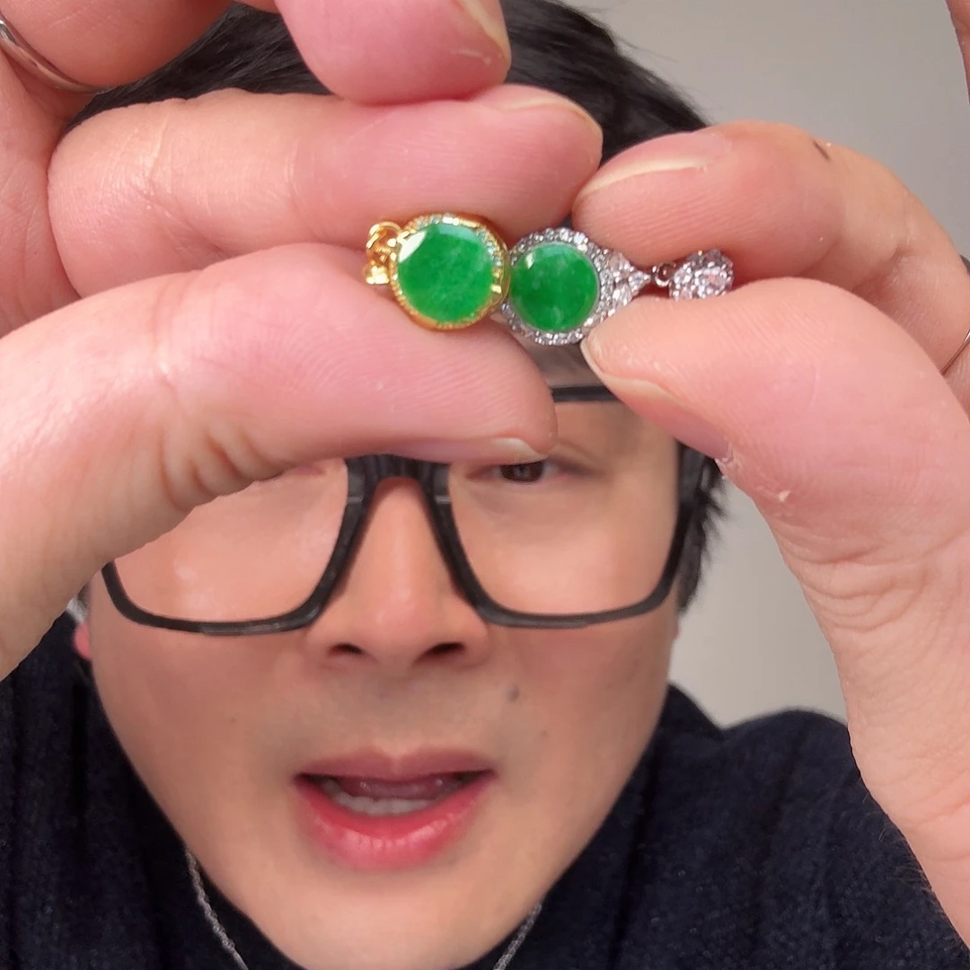 翡翠未镶嵌颈饰两个