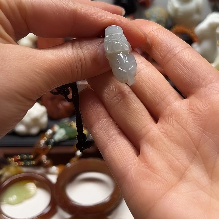 蛇纹石玉吊坠未镶嵌