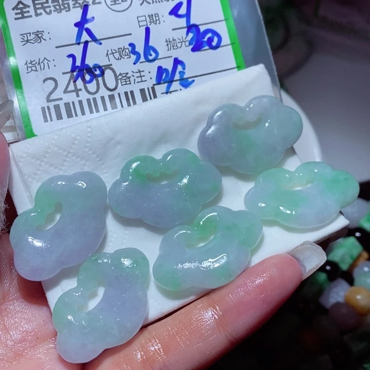 大***呀翡翠未镶嵌颈饰我