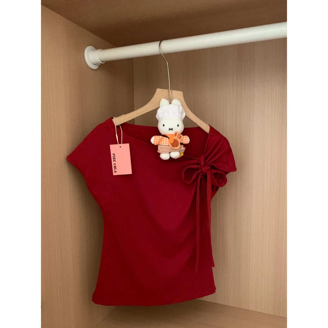 设计感扭结绑带斜肩短袖t恤女夏季新款辣妹修身显瘦露肩别致上衣