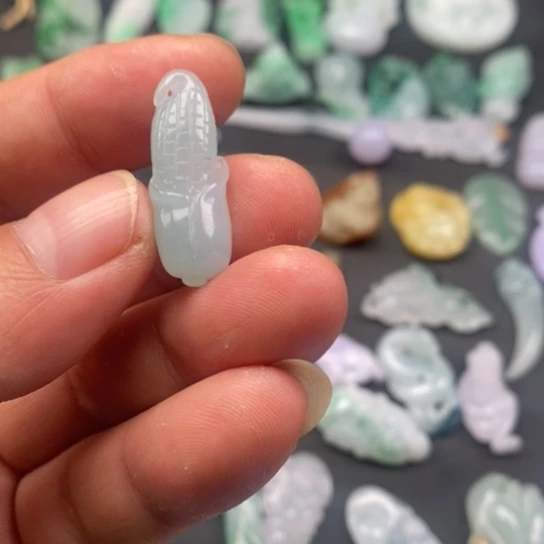 翡翠未镶嵌颈饰翡翠