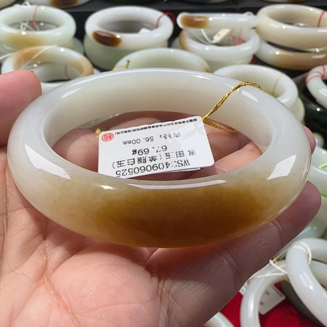 和田玉手镯未镶嵌