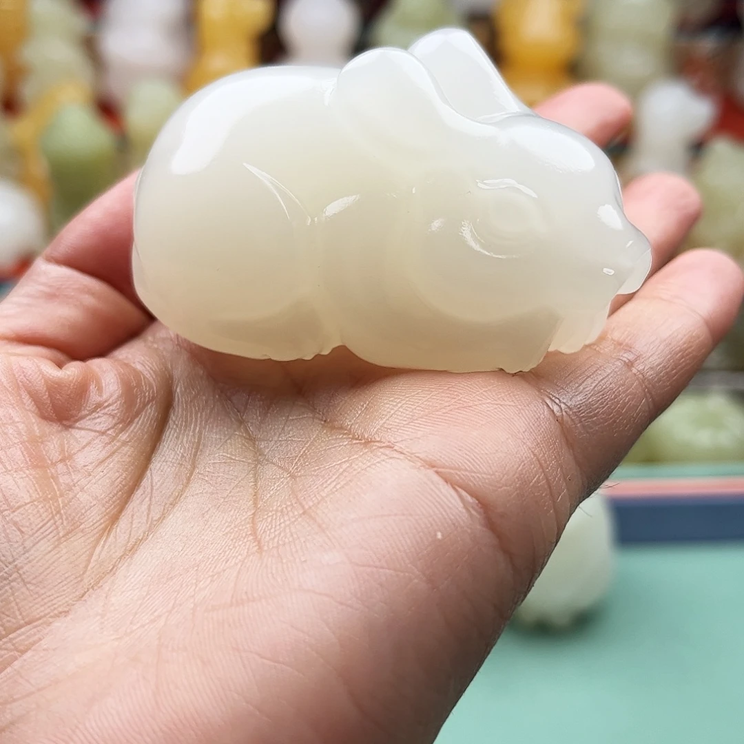 球***周石材兔子手把摆件