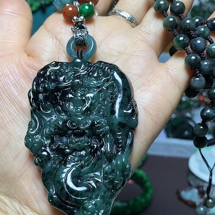 翡翠未镶嵌吊坠(赠链)