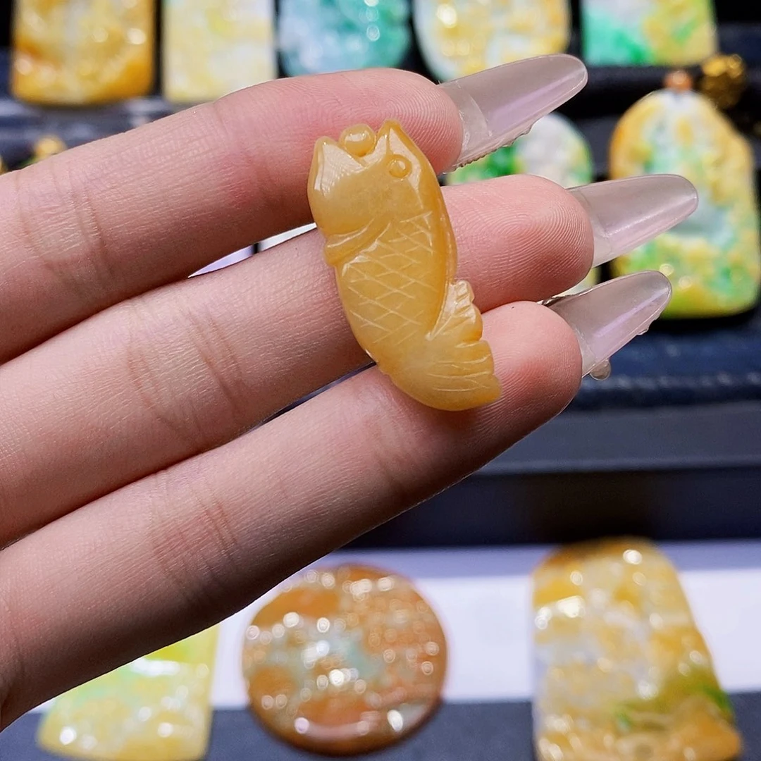 翡翠未镶嵌吊坠(赠链)翡翠