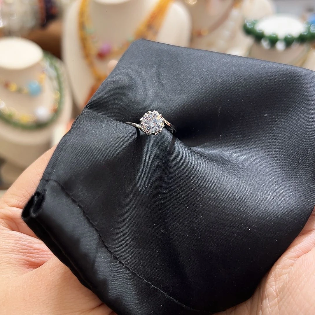 银S925镶嵌戒指玛瑙/玉髓一克拉莫桑