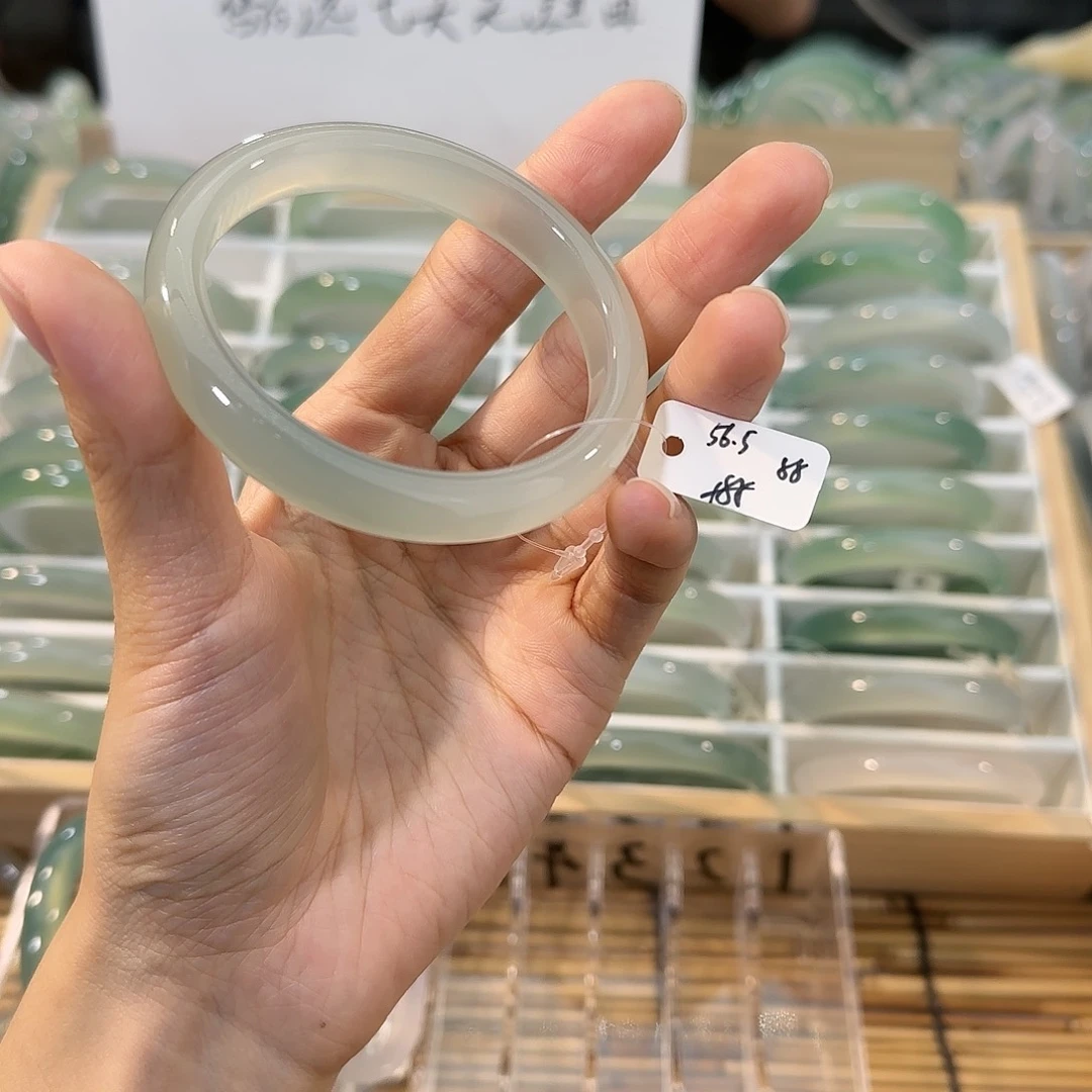 玛瑙/玉髓未镶嵌手镯圈口56.5