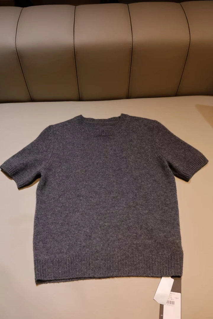 24新款三角标圆领短袖羊毛针织衫毛衣 显瘦气质 随性百搭上衣女