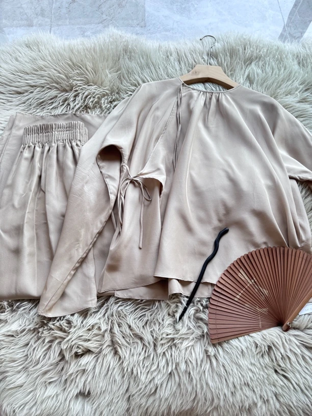 < 蚕宝宝系列>我是中式可外穿可打底的百搭精致高级丝丝套装