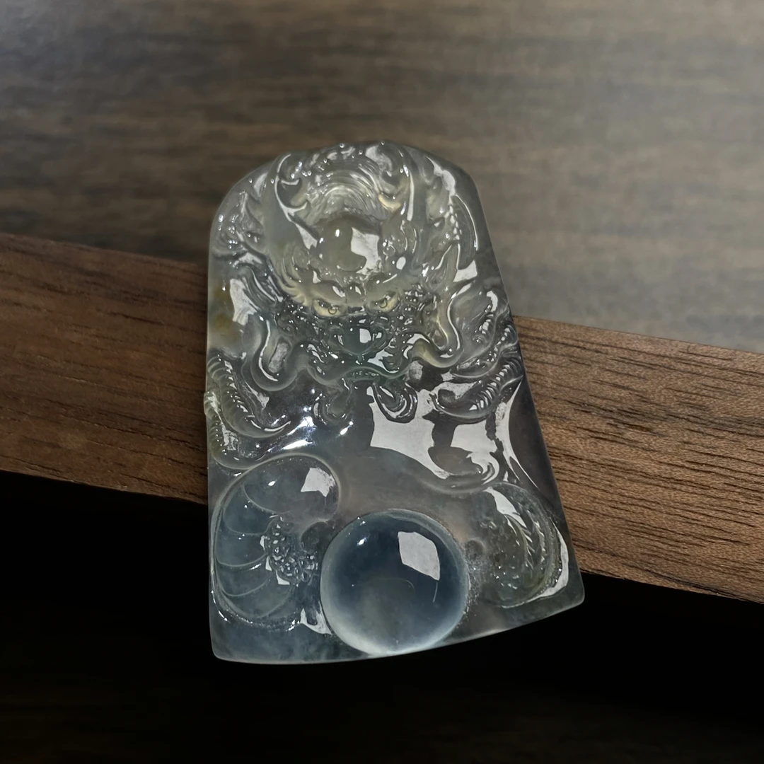 天然缅甸A货翡翠龙牌高冰通透起光纯净大吊坠尺寸：41.3-28.5-5.9