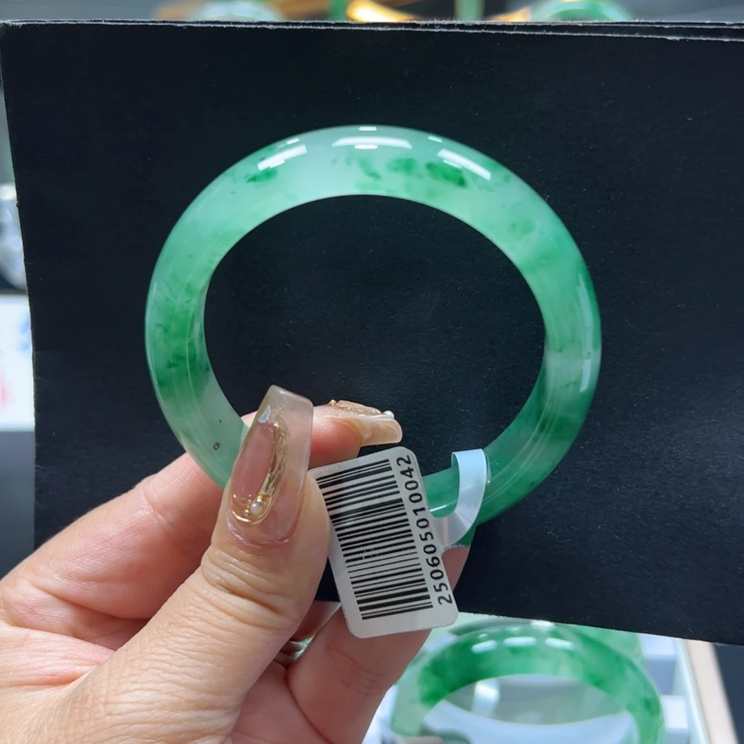 石英质玉（非洲翠）手镯未镶嵌