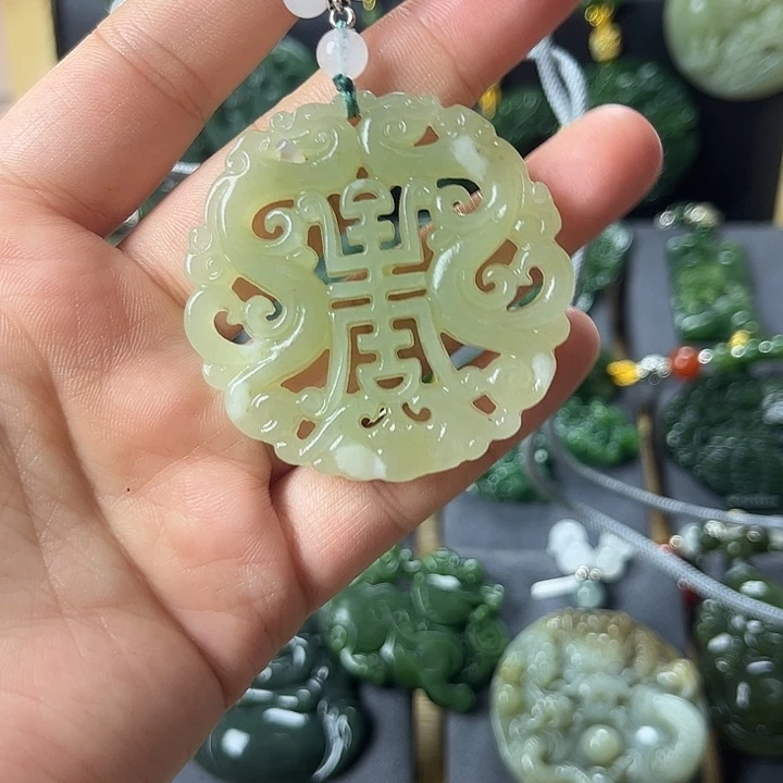 和田玉未镶嵌颈饰