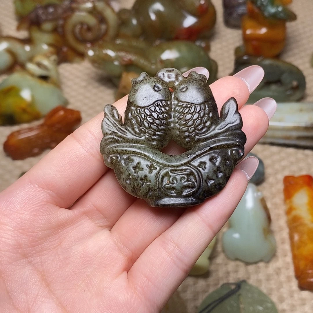 未镶嵌蛇纹石玉颈饰