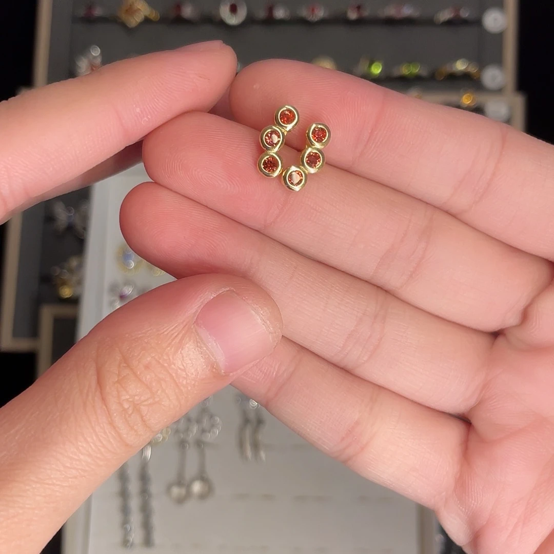 银S925镶嵌石榴石耳饰