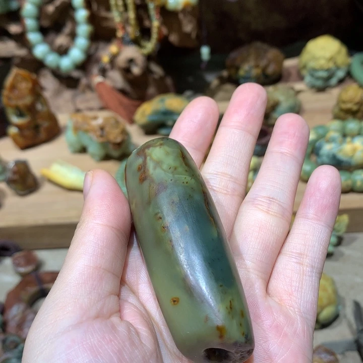 未镶嵌岫岩河磨玉（透闪石质玉）挂件