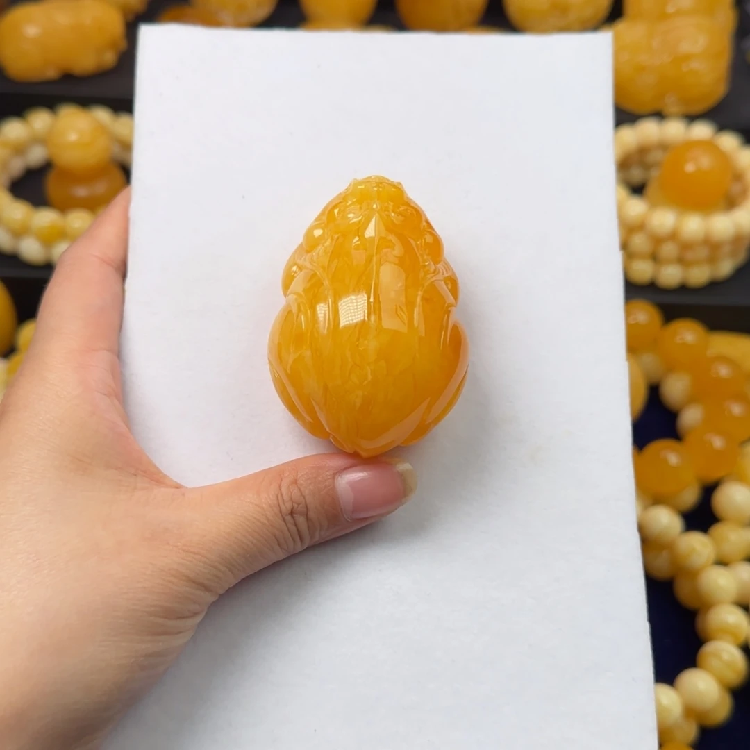 蜜蜡未镶嵌颈饰貔貅吊坠