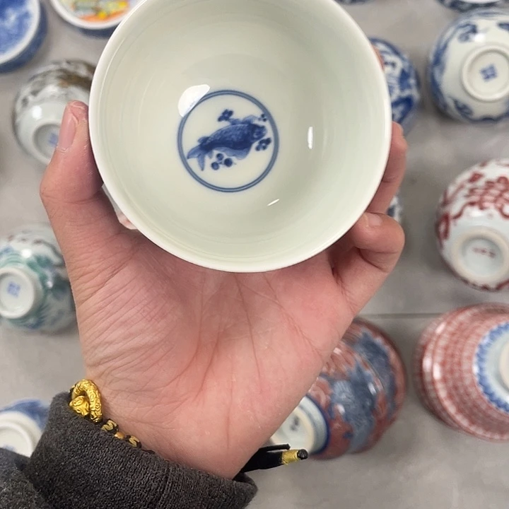 瓷片景德镇青花鱼藻纹鸡心杯