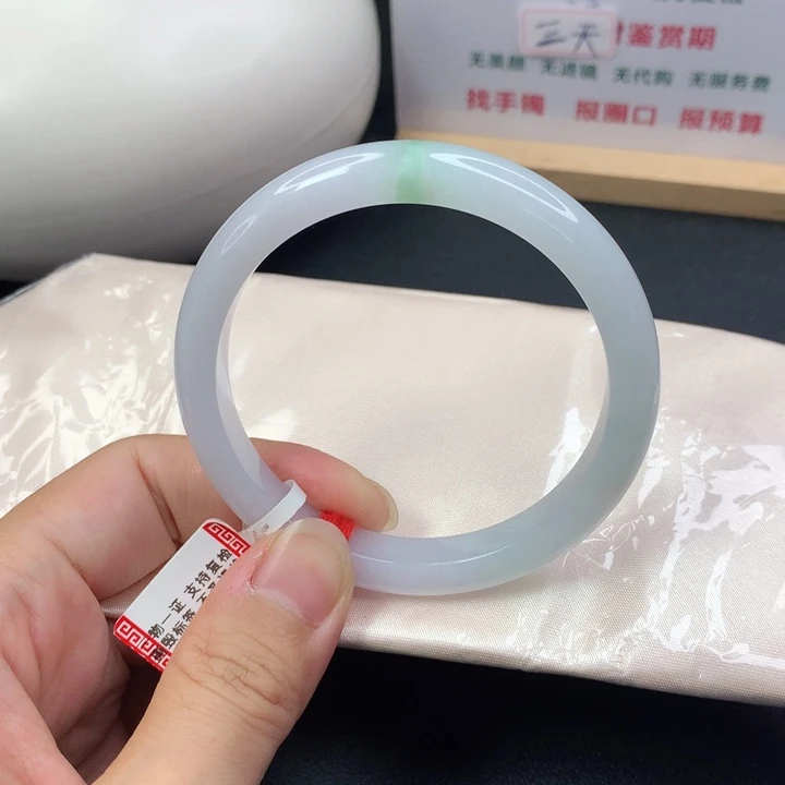 翡翠手镯未镶嵌5758