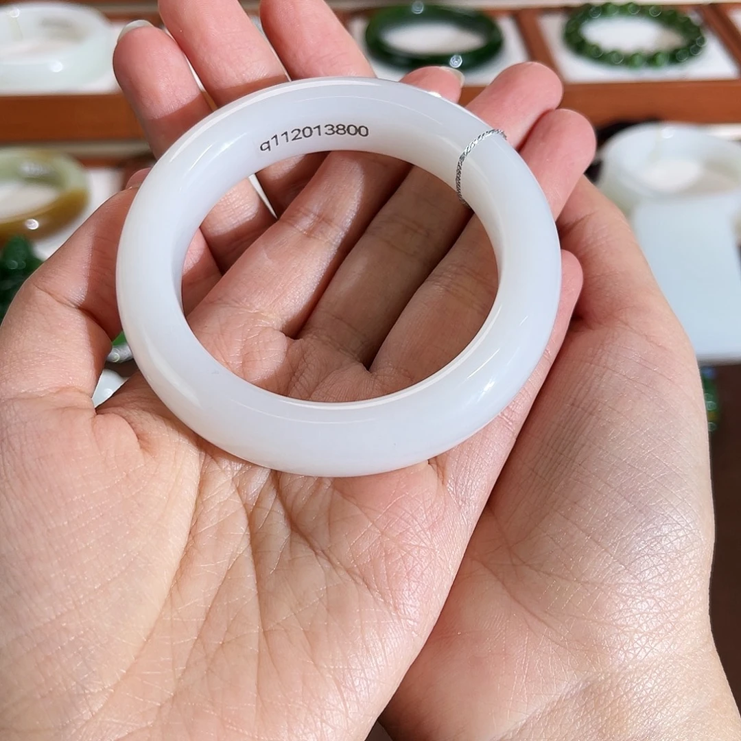 静***静和田玉未镶嵌手镯