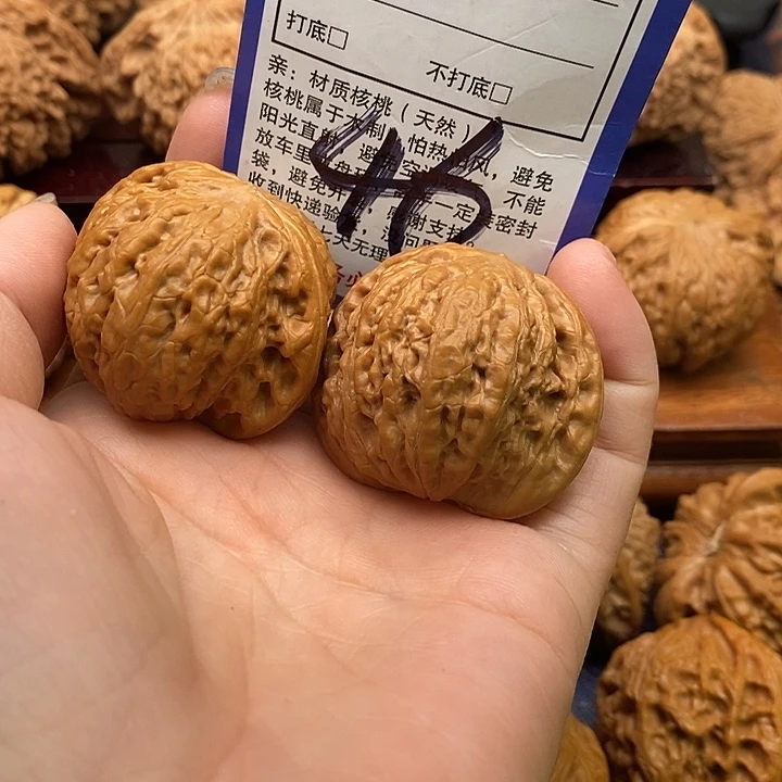 桃核吊坠铁锤狮子头40