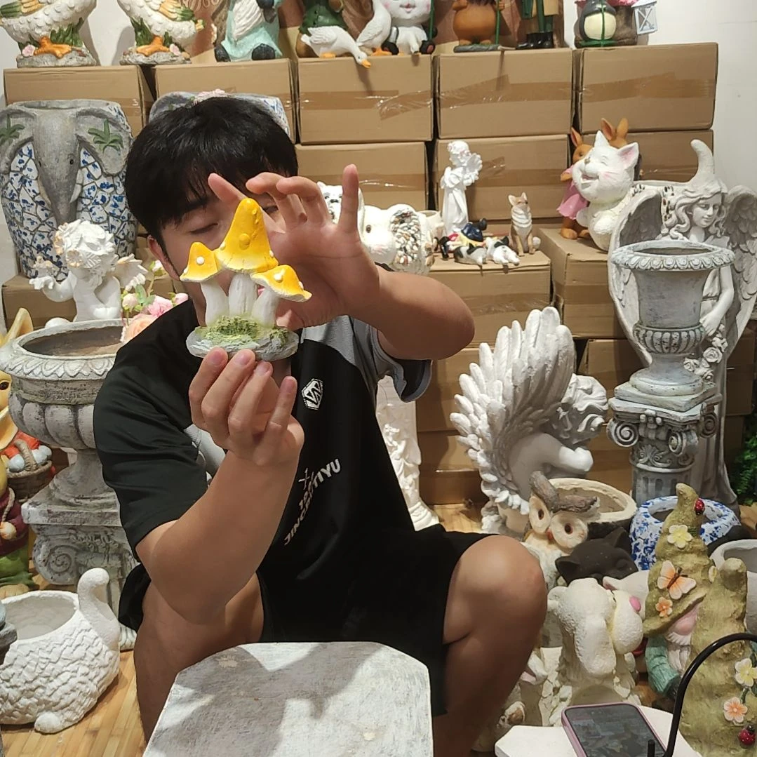 合成树脂黄色蘑菇