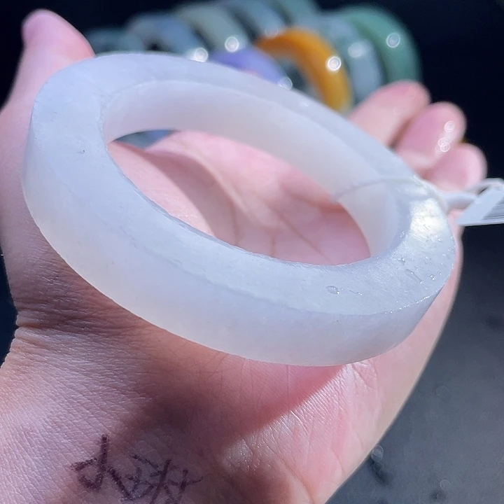 定制翡翠未镶嵌翡翠手镯